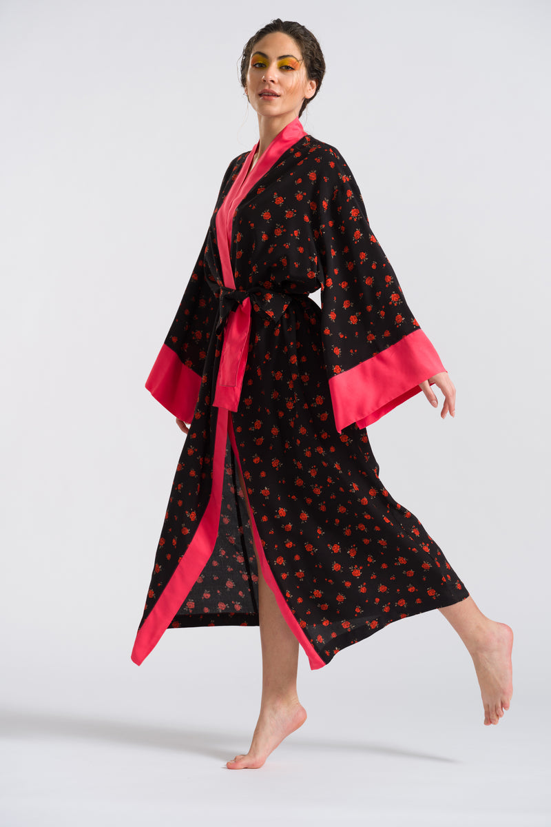 Kırmızı Çiçekli Siyah Kimono